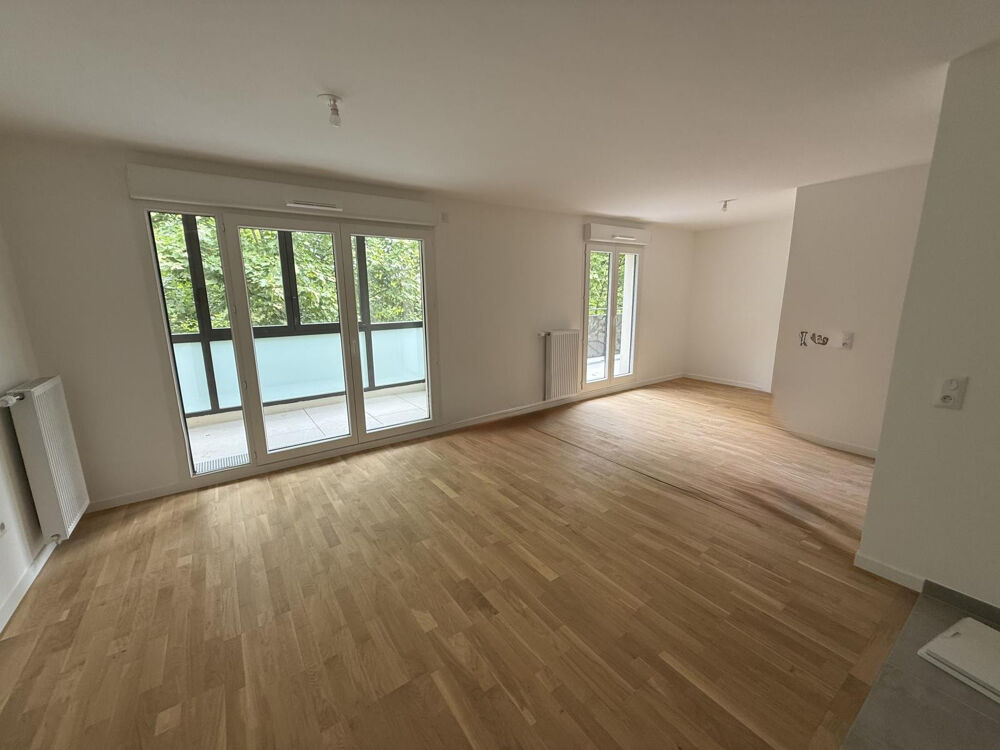 Grand studio neuf à louer