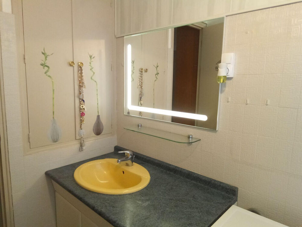 Location Appartement Studio meublé dans immeuble très calme Carqueiranne