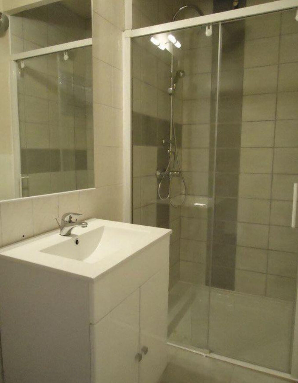 Location Appartement GRENOBLE 1 P + C 26 M2 en RDC AU CALME Grenoble