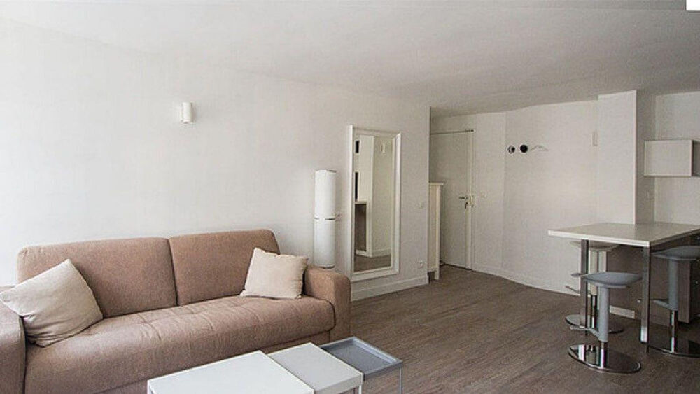 Location Appartement Beau studio meublé en très bon état de 27 m² Paris 9