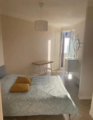  Appartement à louer 1 pièce 56 m²