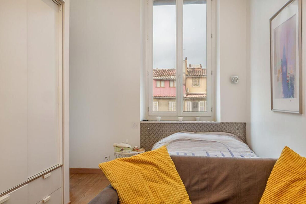 Location Appartement Beau studio meublé 17m² avec grand balcon Marseille 1