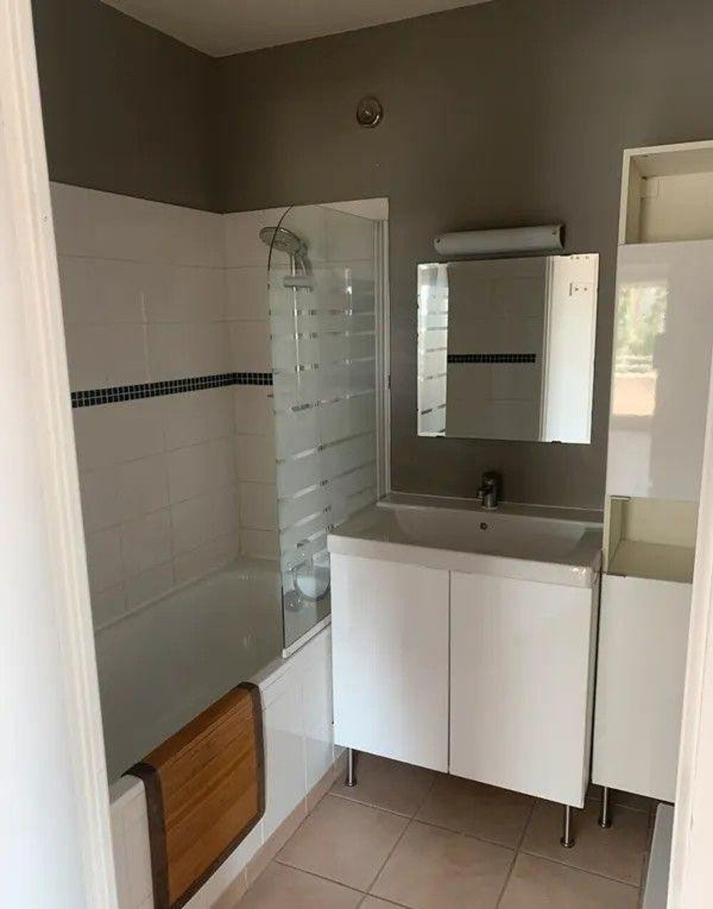 Location Appartement Beau T2 meublé 46m² refait à neuf avec 2 terrasses Aix-en-provence