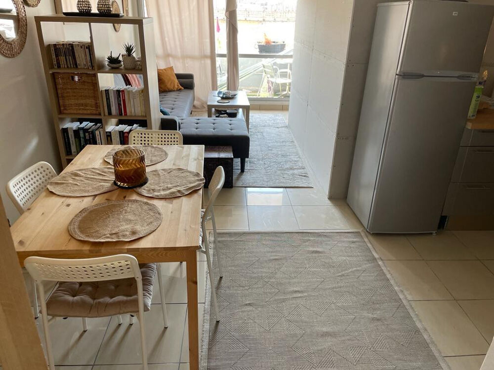 Location Appartement Coloc 100% féminine –Clim, Balcon, Tramway & Calme Villeurbanne
