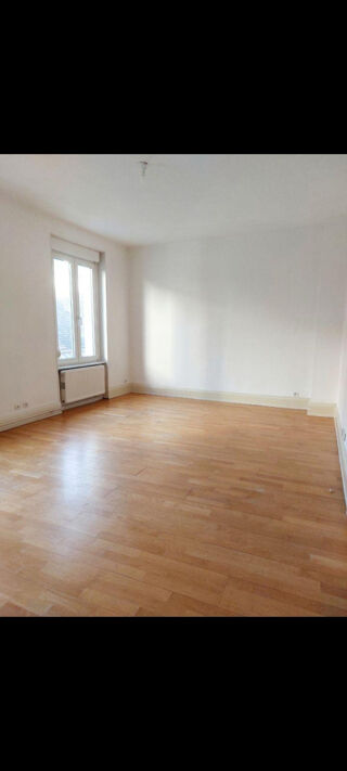  Appartement à louer 3 pièces 65 m²
