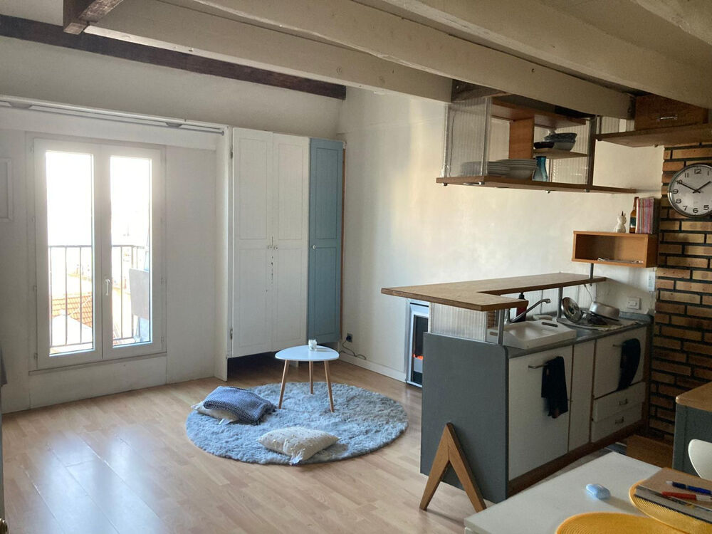 Location Appartement 2 pièces quartier Montmartre dernier étage Paris 9