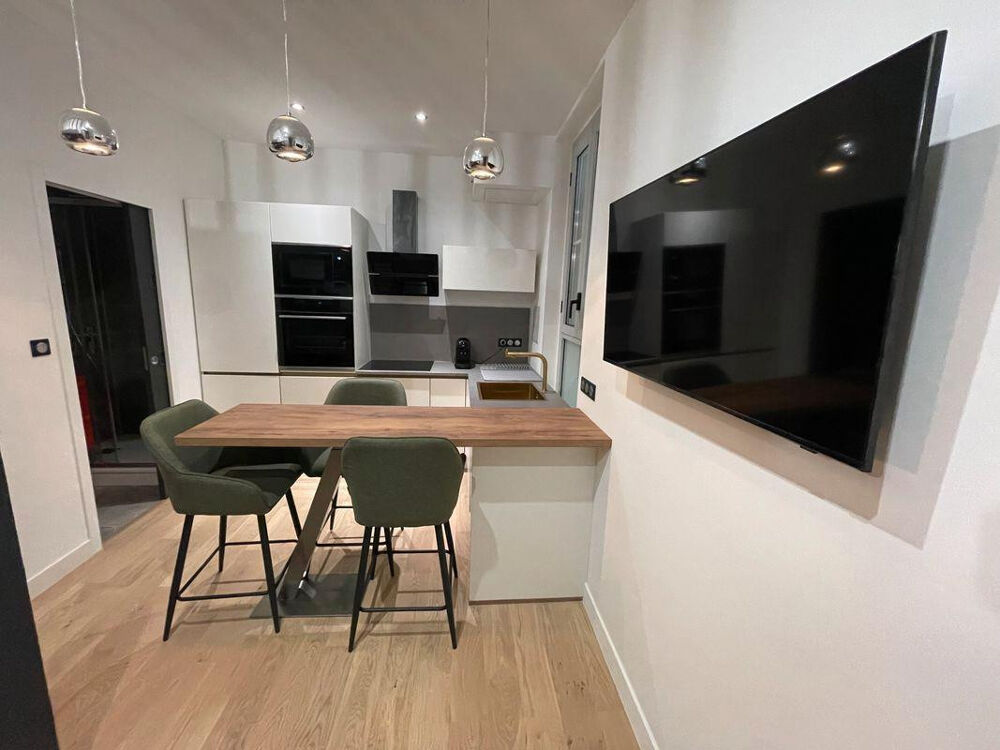 Location Appartement Beau studio meublé et rénové 23m² Mezzanine Paris 15
