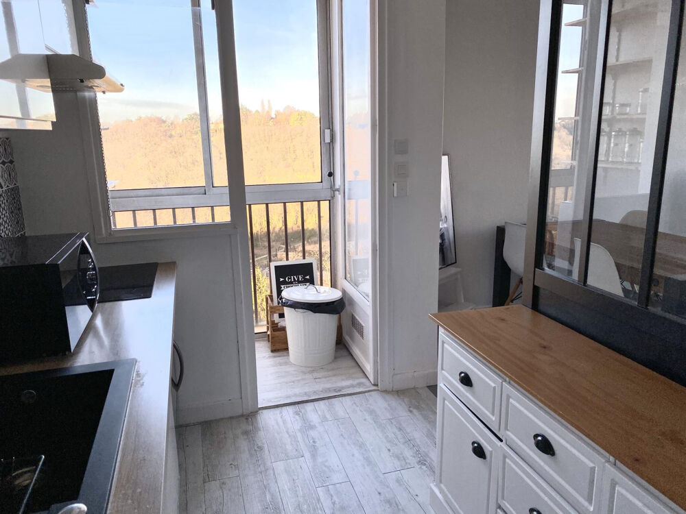 Location Appartement T3 avec vue dégagée, balcon et place de parking Sathonay-camp