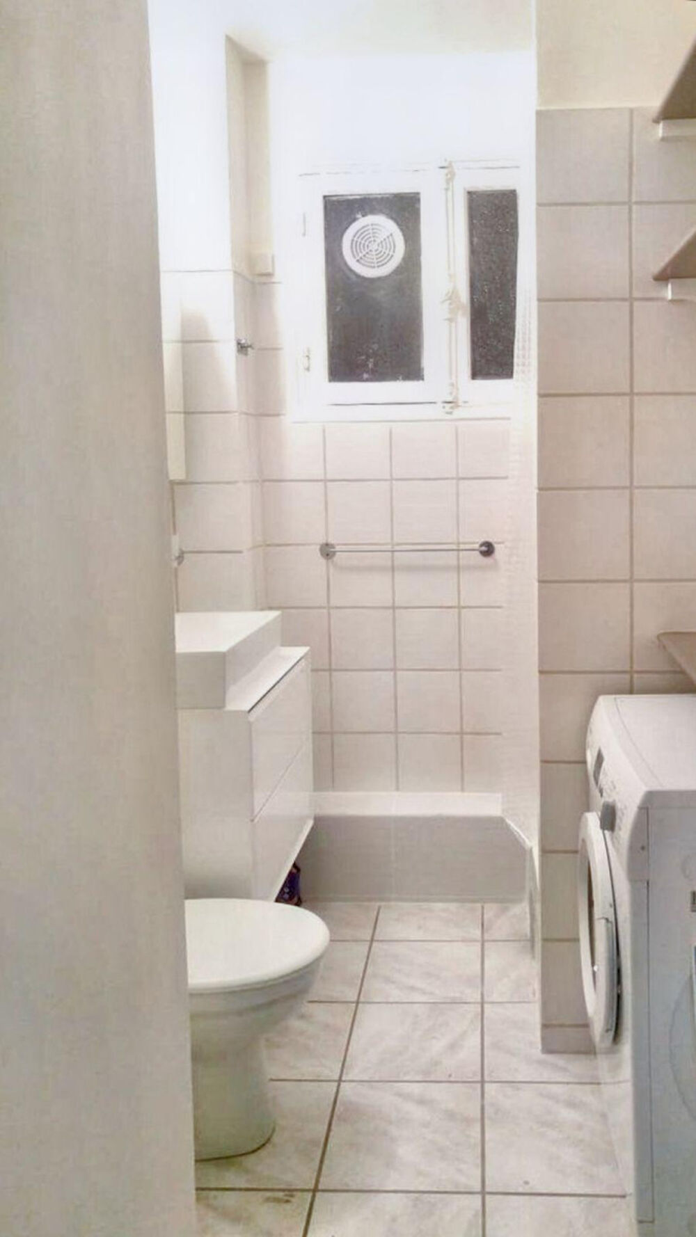 Location Appartement Grand studio avec balcon Porte Maillot Paris 17