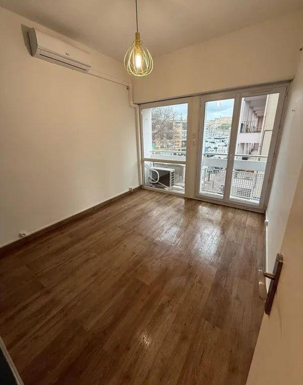 Location Appartement Beau 2P 44 m² refait à neuf proche Vieux Port Marseille 2