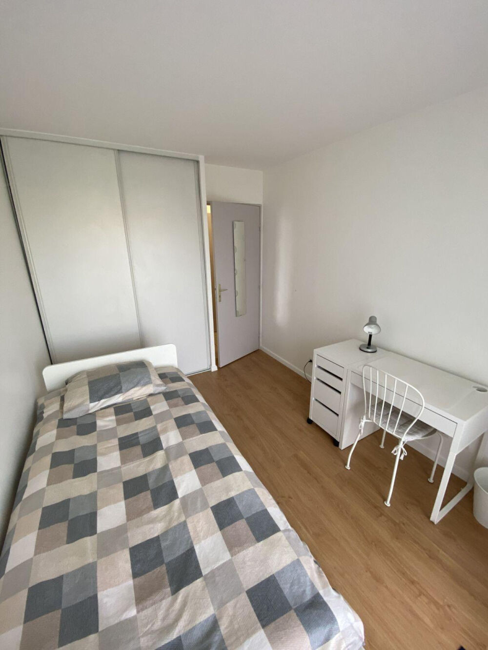 Location Appartement Chambre meublée avec balcon Cergy le Haut Cergy