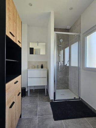  Appartement à louer 1 pièce 160 m²
