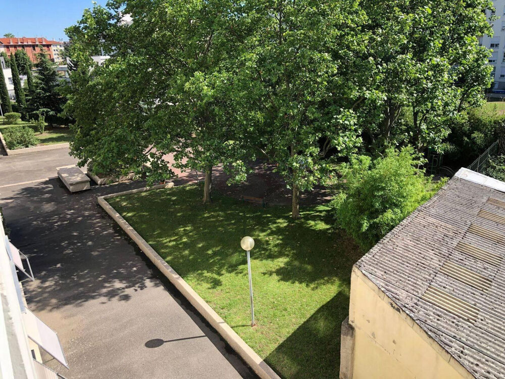 Lyon 8e  Grand T3 meublé de 79 m² avec balcon