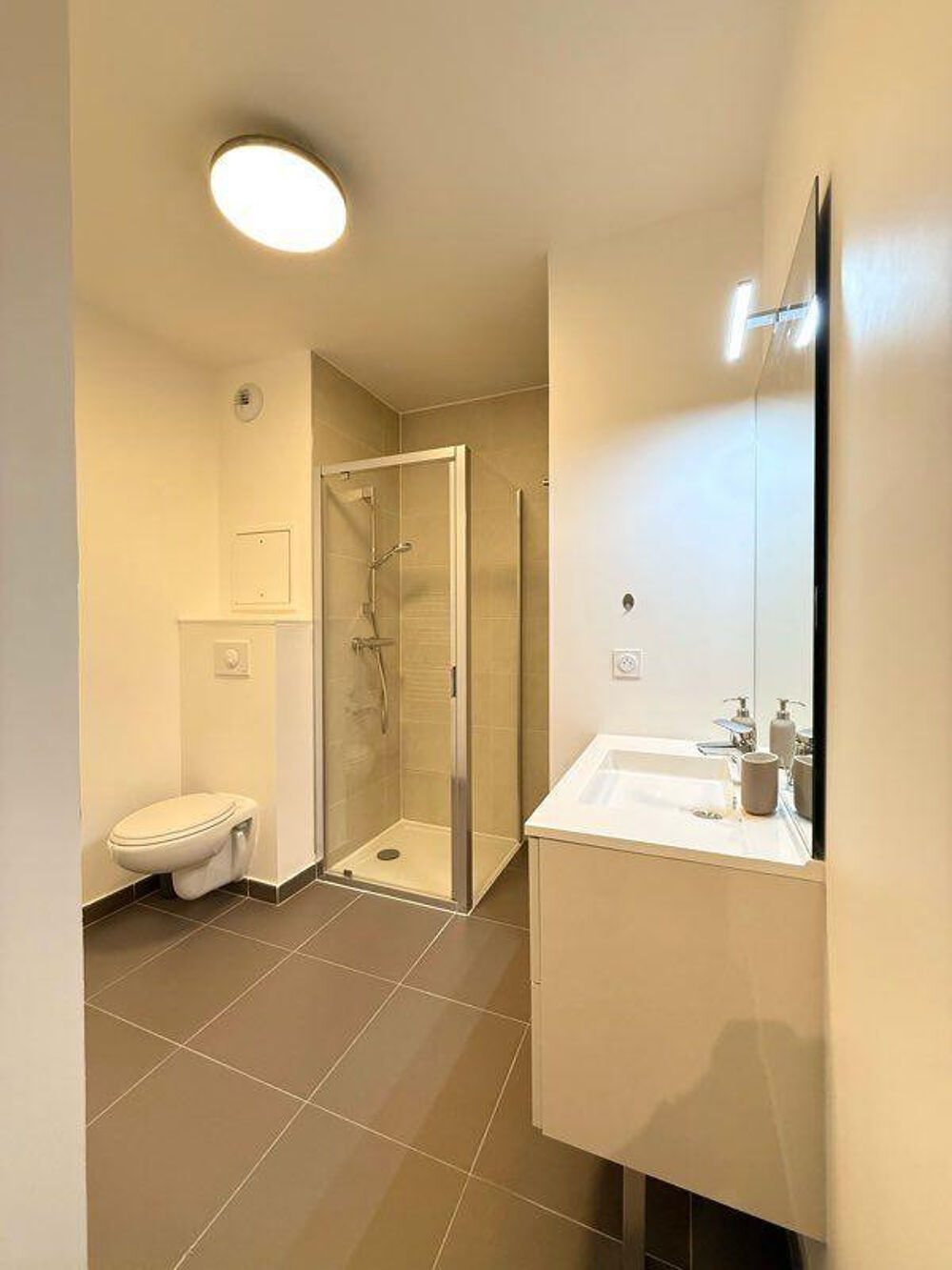 Location Appartement Appartement T2 meublé moderne - Mairie de Clichy Clichy