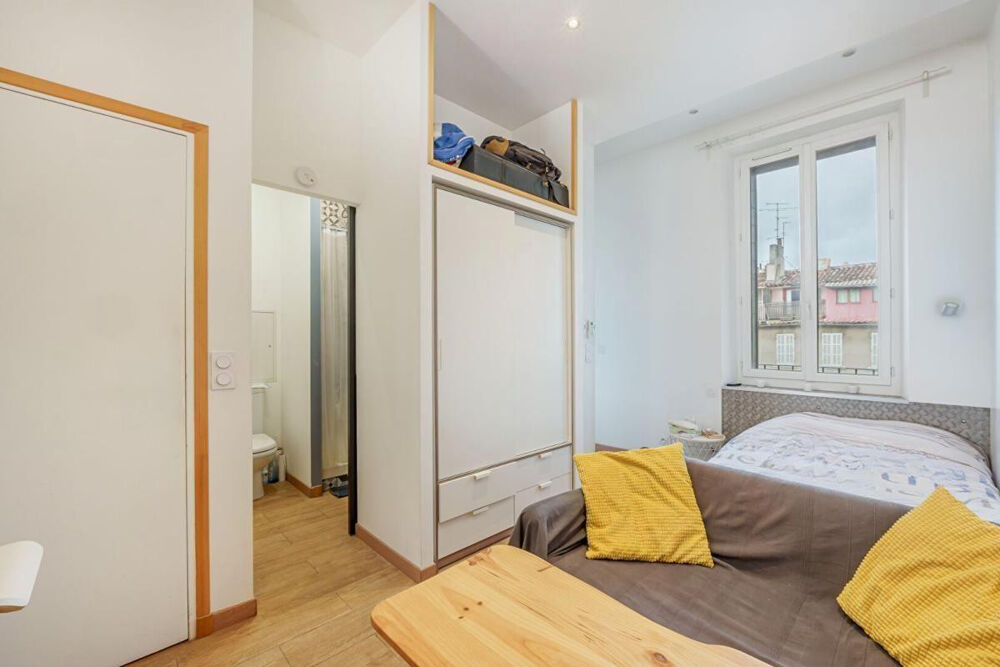 Location Appartement Beau studio meublé 17m² avec grand balcon Marseille 1