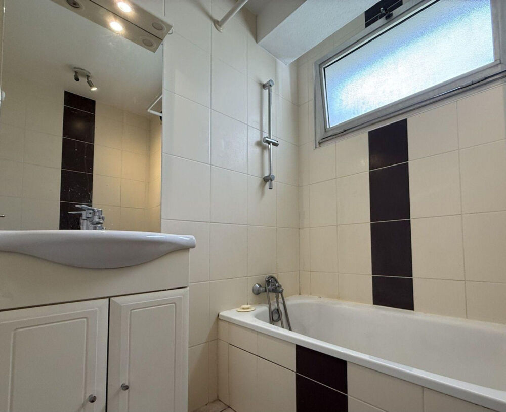 Location Appartement Studio lumineux de 32 m2 dans résidence calme. Grenoble