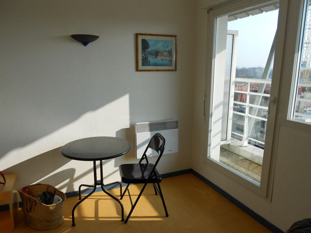 Studio meublé avec balcon et parking sécurisé