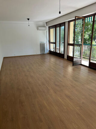  Appartement � louer 4 pi�ces 99 m�