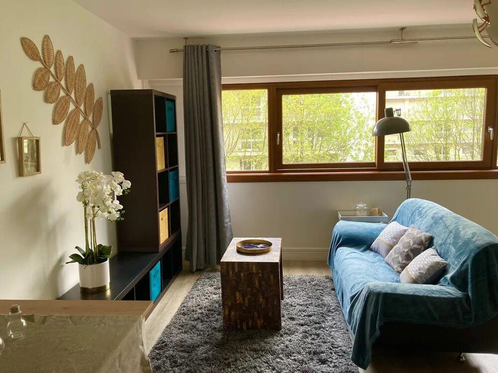 Location Appartement Beau studio meublé lumineux 35m² métro Télégraphe Paris 20