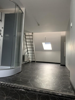  Appartement à louer 4 pièces 98 m²