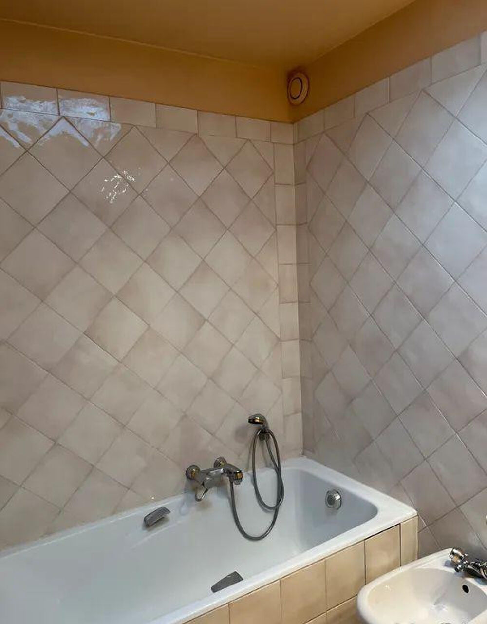 Location Appartement Studio meublé 42m2 jardin avec terrasse à Aix Aix-en-provence