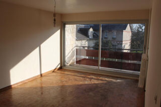  Appartement à louer 3 pièces 90 m²