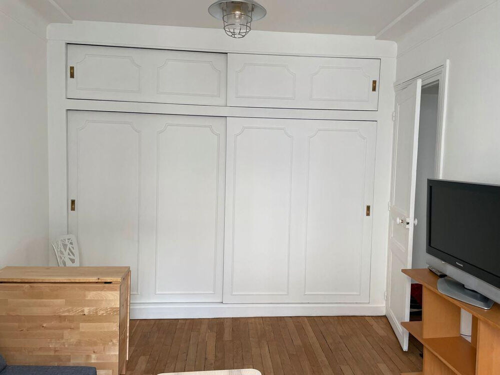 Location Appartement Grand studio meublé de 24 M2 - 75015 Paris 15