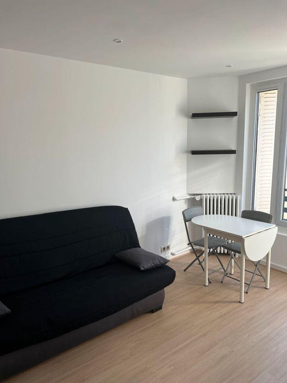 Location Appartement Studio meublé rénové en dernier étage - Courbevoie Courbevoie