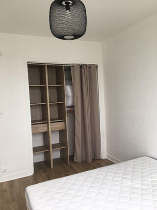  Appartement à louer 3 pièces 65 m²