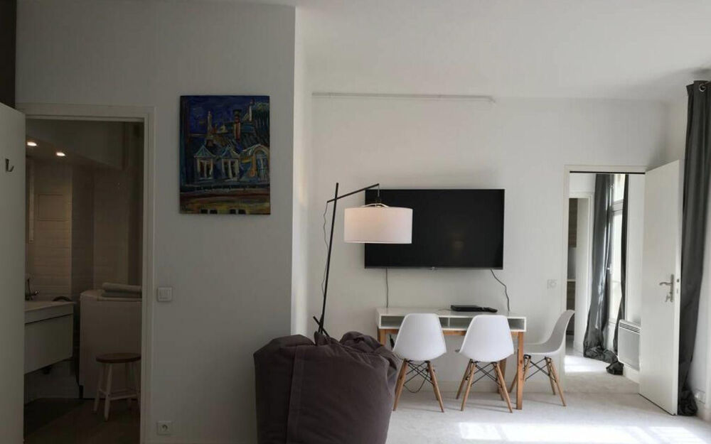 Location Appartement Location meublée studio 40 m² Paris 7E Paris 7