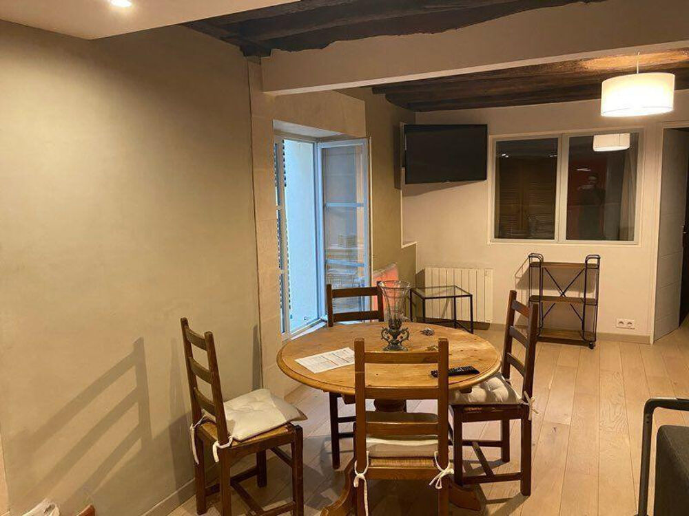 Location Appartement Charmant 2P meublé 46m² avec cour privée Versailles