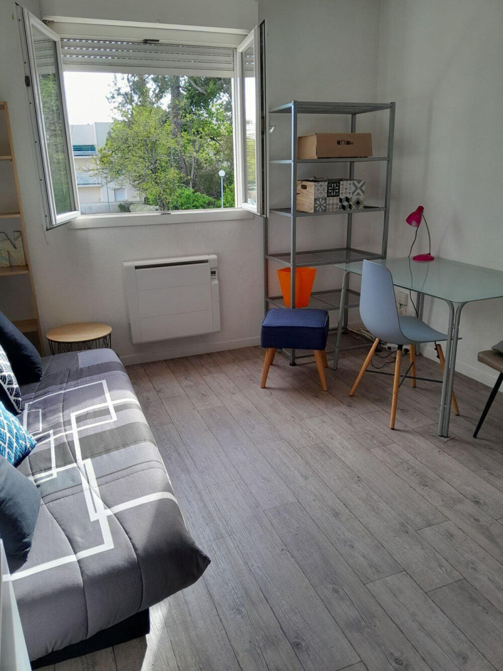 Agréable studio meublé et équipé, lumineux