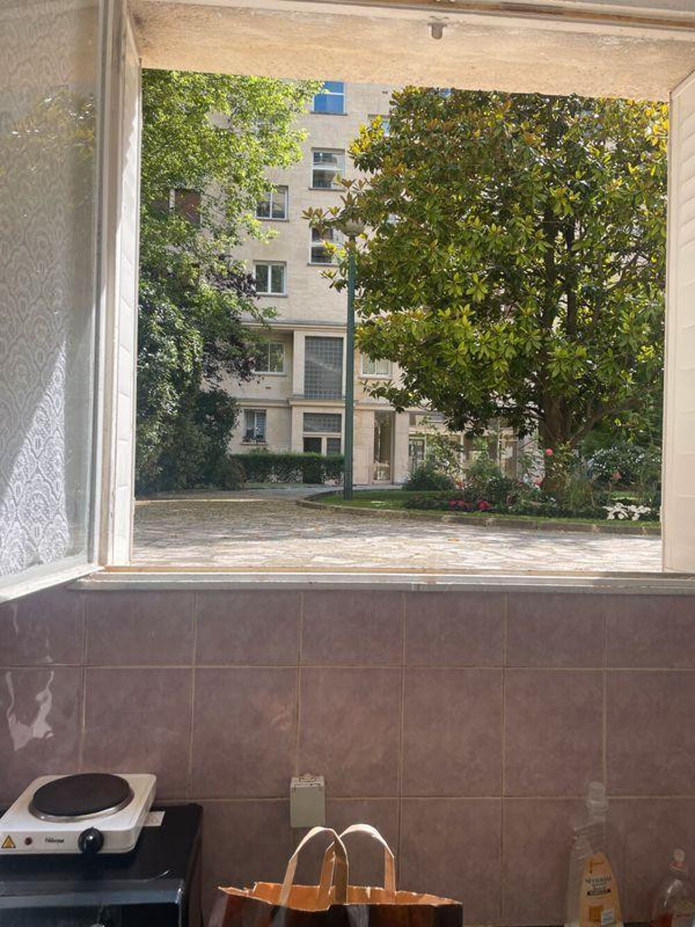 Location Appartement Studette,chambre de service 15m2 rez de jardin Paris 16