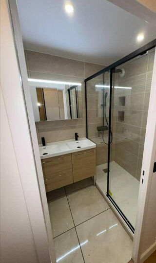  Appartement à louer 1 pièce 82 m²