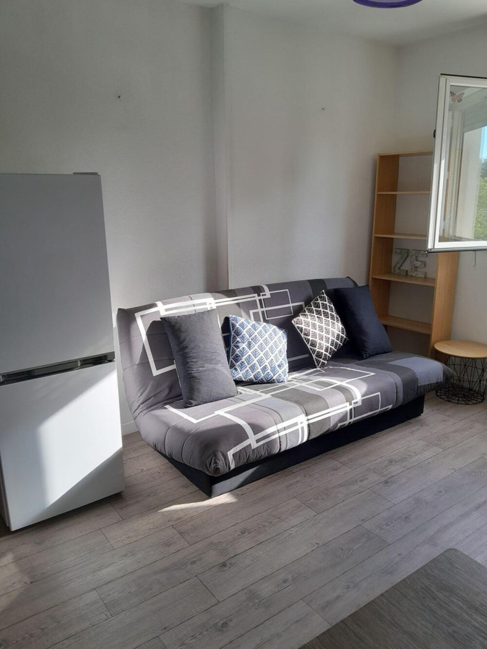 Agréable studio meublé et équipé, lumineux