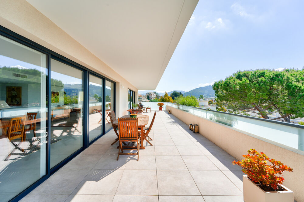 Vente Appartement Nice Cimiez - Rare - Toit-terrasse avec espace de vie de 152 m2 et ses deux immenses terrasses Nice