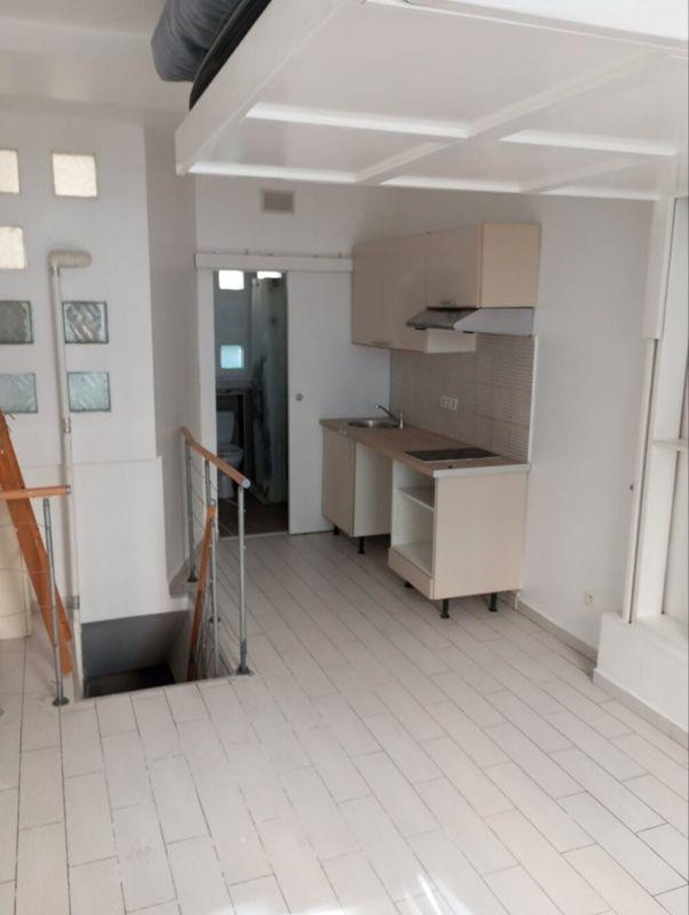 Location Appartement Beau studio 25m² rénové complètement Métro Hoche Pantin