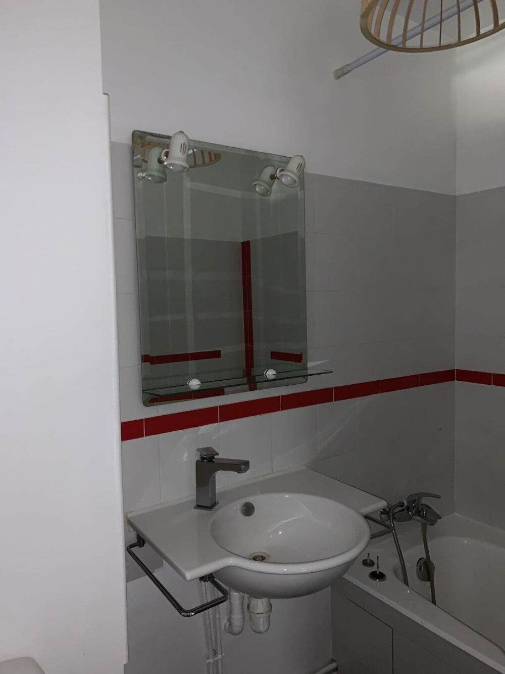Location Appartement STUDIO 32 m² garage centre-ville d'Arles arènes. Arles