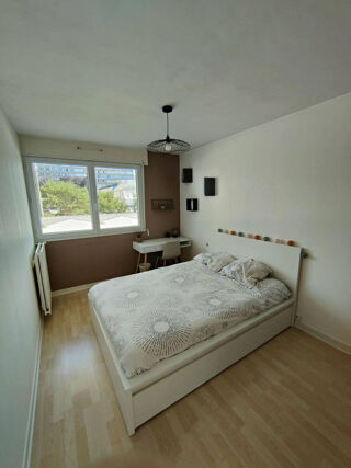  Appartement à louer 5 pièces 94 m²