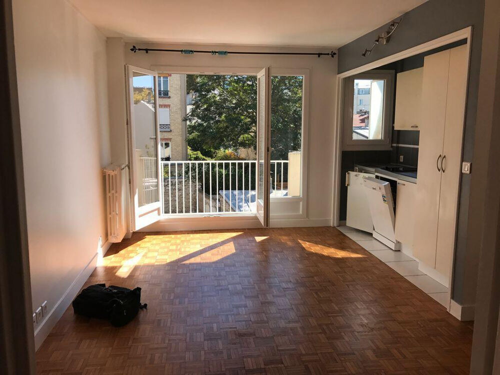 Location Appartement Studio 26 m² avec balcon, lumineux calme, Pyrénées Paris 20