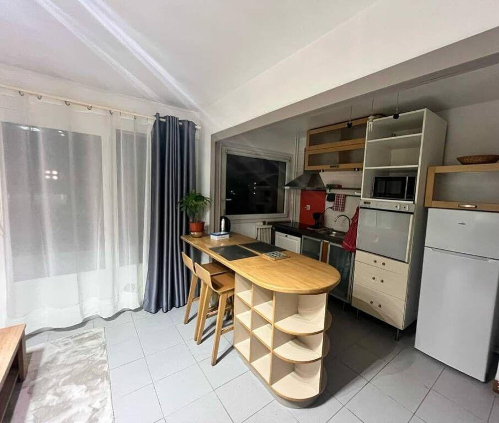 Location Appartement Beau studio meublé 35m² avec balcon Paris 20
