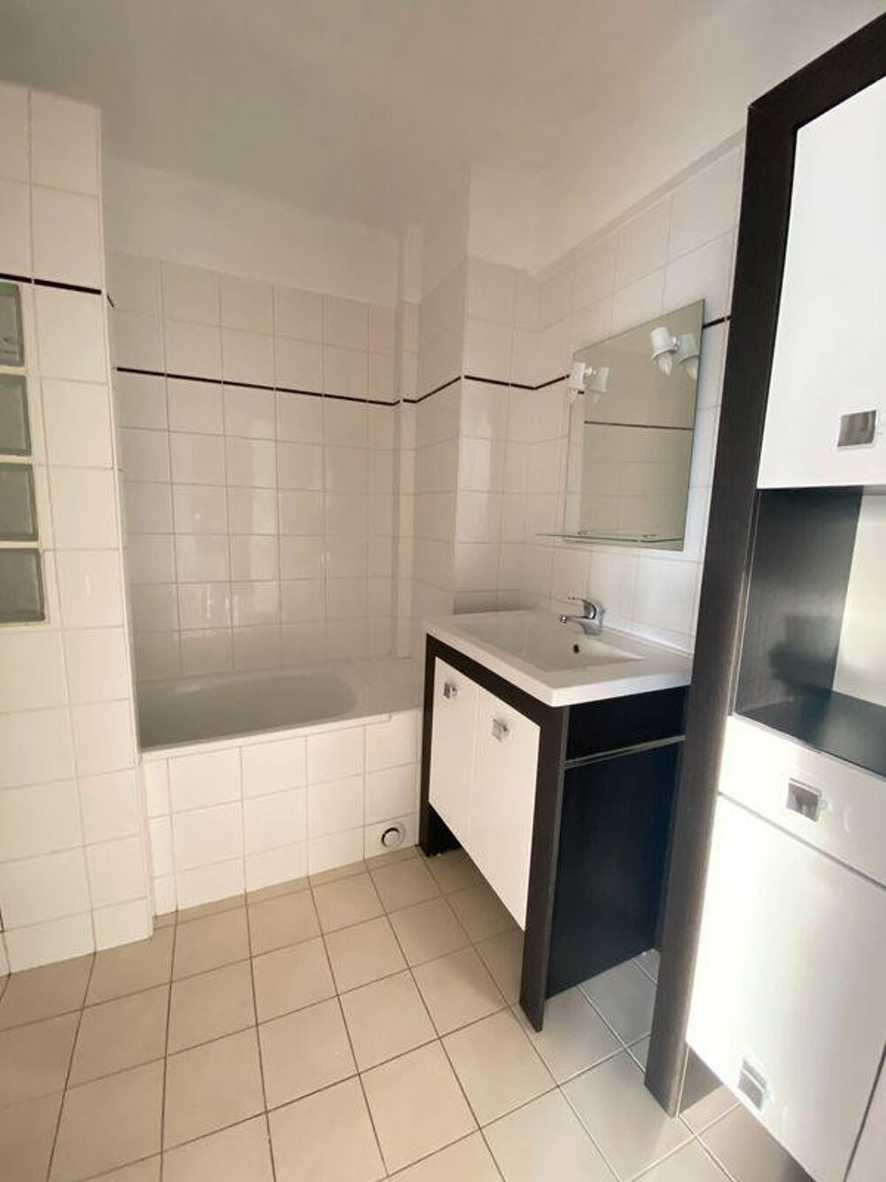 Location Appartement Beau studio meublé Paris 20