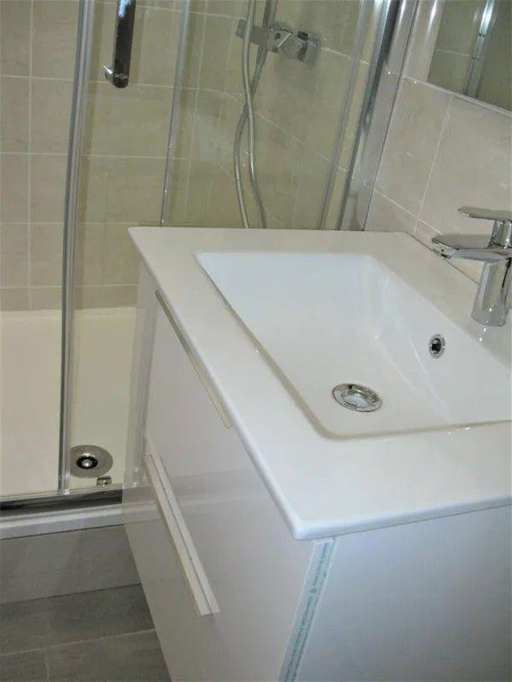Location Appartement Loue joli studio meublé 15m² proche centre ville Reims