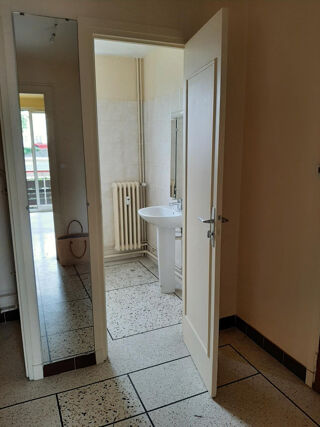  Appartement à louer 3 pièces 65 m²
