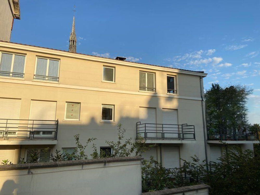 Location Appartement Joli Studio meublé avec balcon, clair et calme Vanves