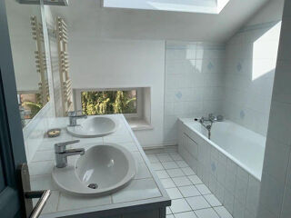  Appartement à louer 5 pièces 102 m²