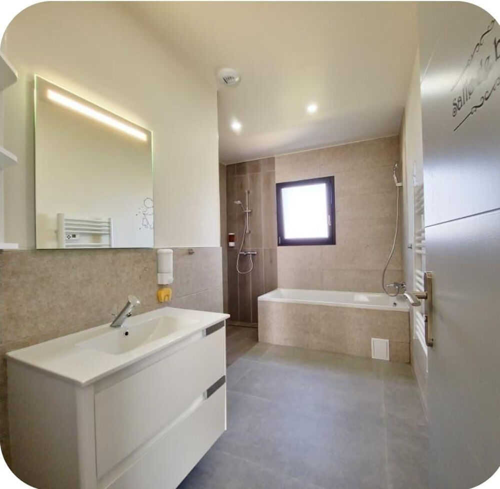 Location Appartement Colocation dans villa neuve et moderne Vénissieux