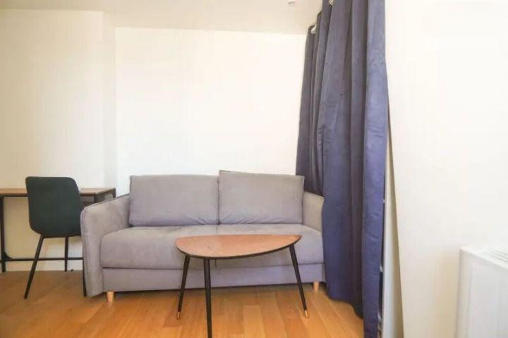 Location Appartement Studio refait à neuf Paris 18