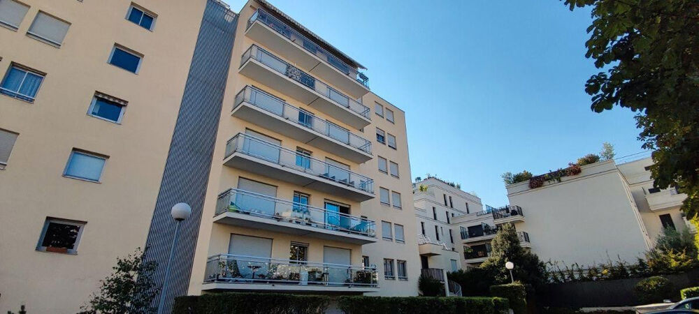 Location Appartement Appartement 2 pièces 47 m² sans vis-à-vis Levallois-perret