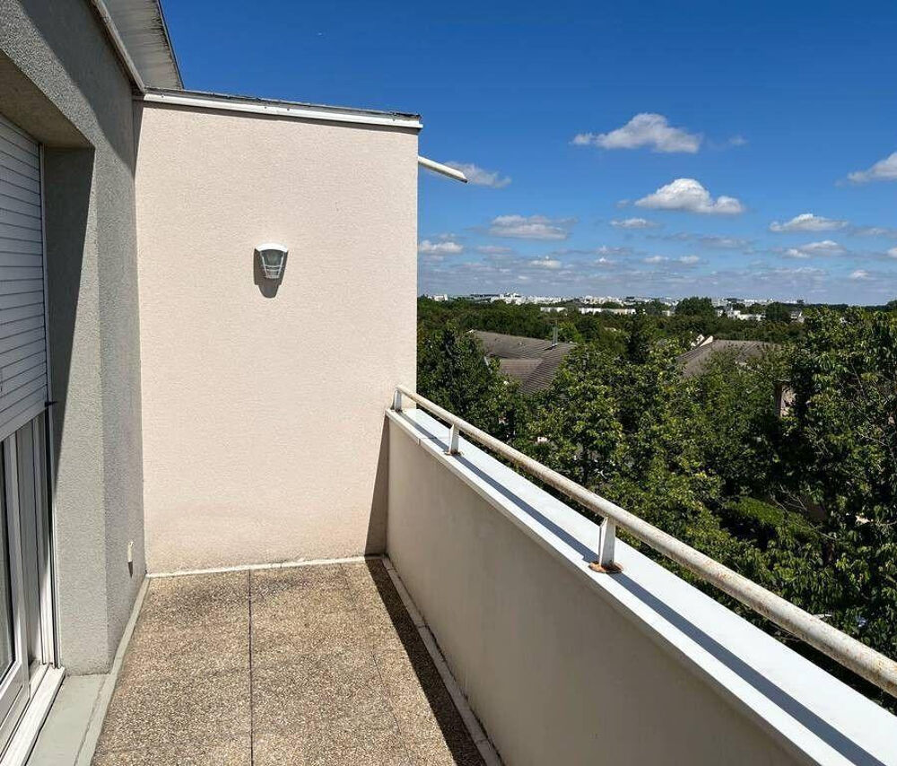 Location Appartement Studio meublé rénové 33 m² avec terrasse de 7m² Montigny-le-bretonneux